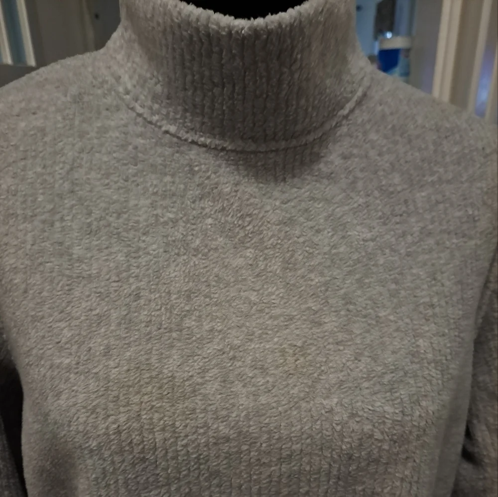 Catalina Women's Heather Gray Pullover Sweater    Size M